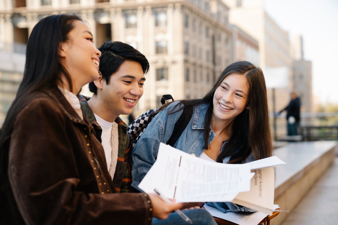 Freshman Year College Tips – Students Exploring Campus Group of college freshmen exploring campus facilities and learning office locations, following freshman year college tips for a smooth start.