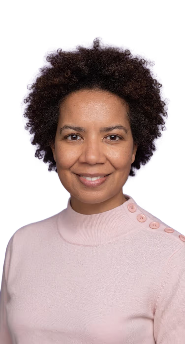 Portrait of Dr Catriona Walsh, The Food Phoenix, wearing a light pink jumper
