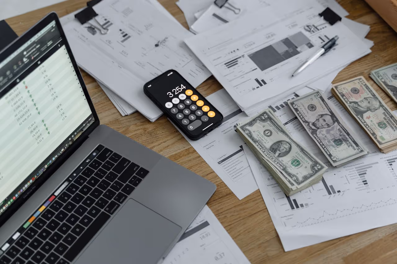 Financial Advisor manage money in Toronto