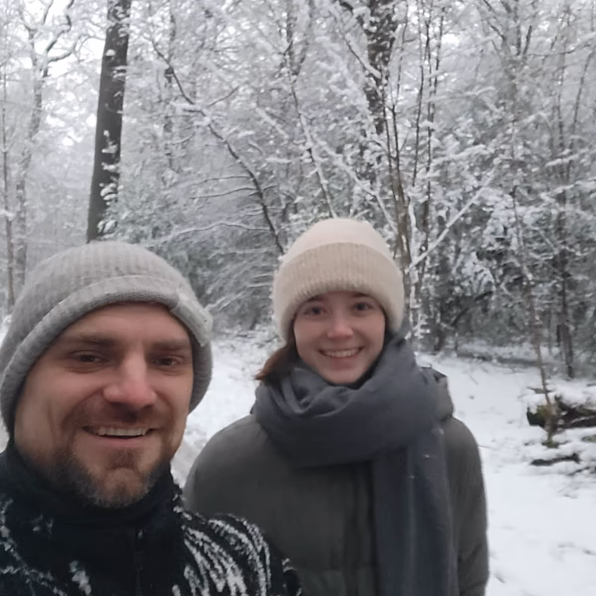 Konrad and Caro in a forest with snow