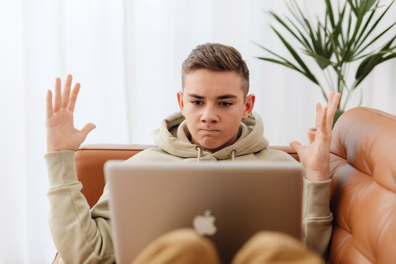 A house sitter who is frustrated with a negative review on Trusted House Sitters