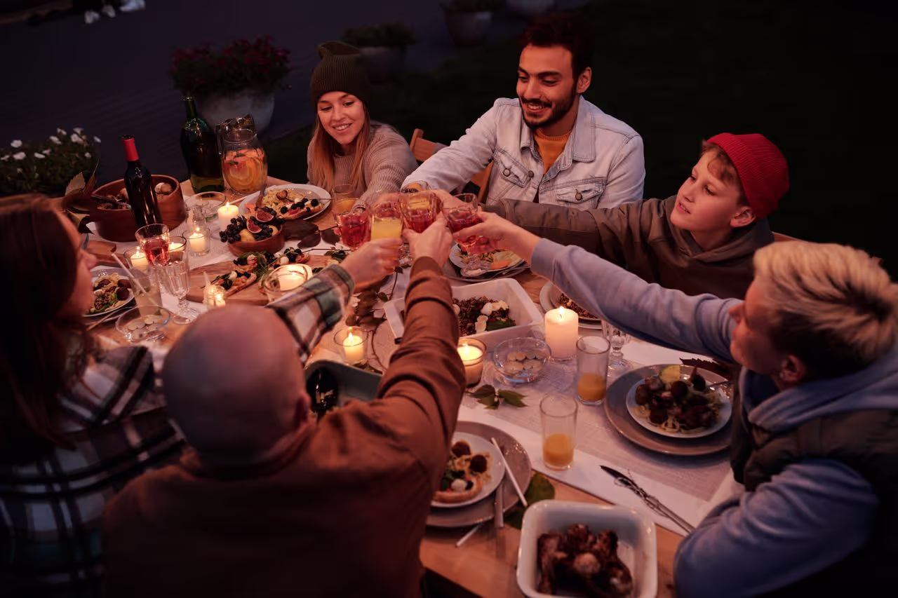 Friends ships over dinner Friends ships over dinner