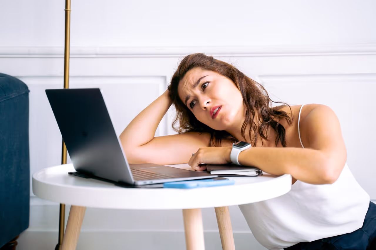 A house sitter thinking if they should leave a 5 star review or not A house sitter thinking if they should leave a 5 star review or not