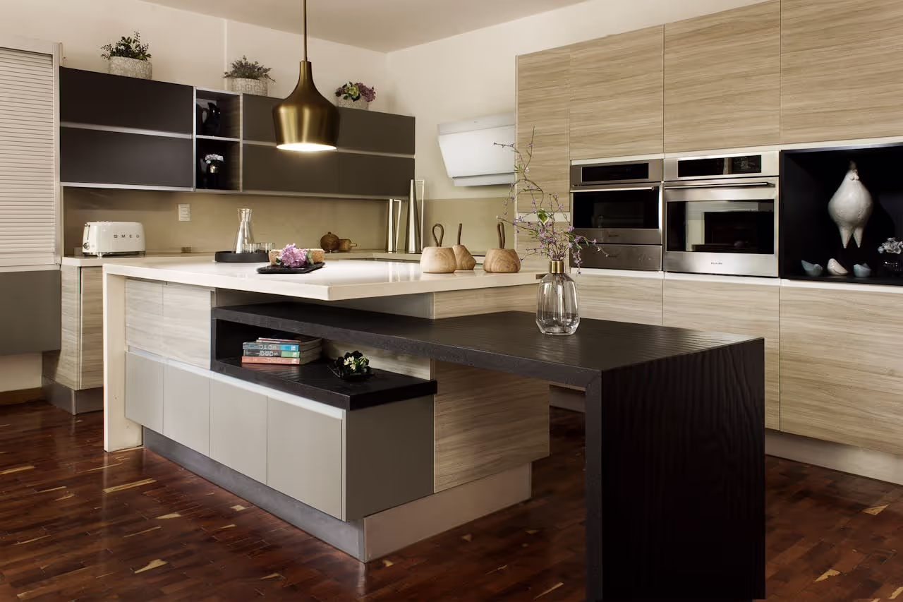 A gorgeous kitchen in a luxury sit