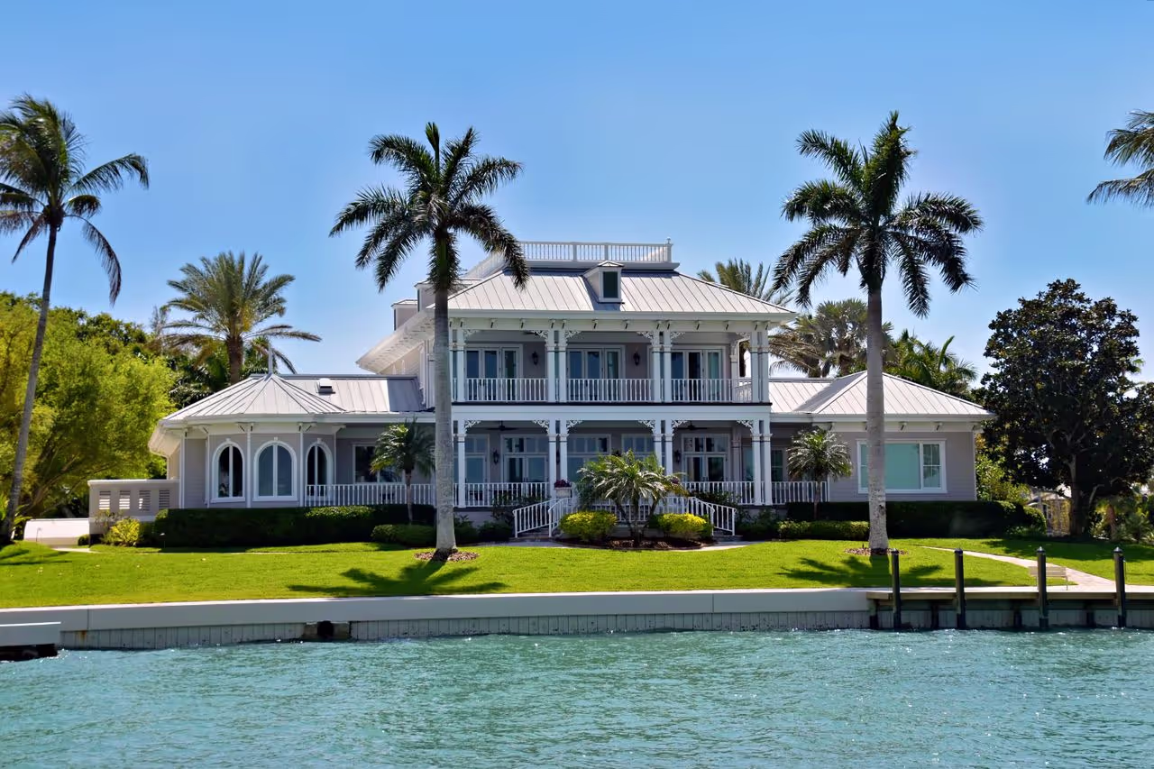 Luxurious home on a canal
