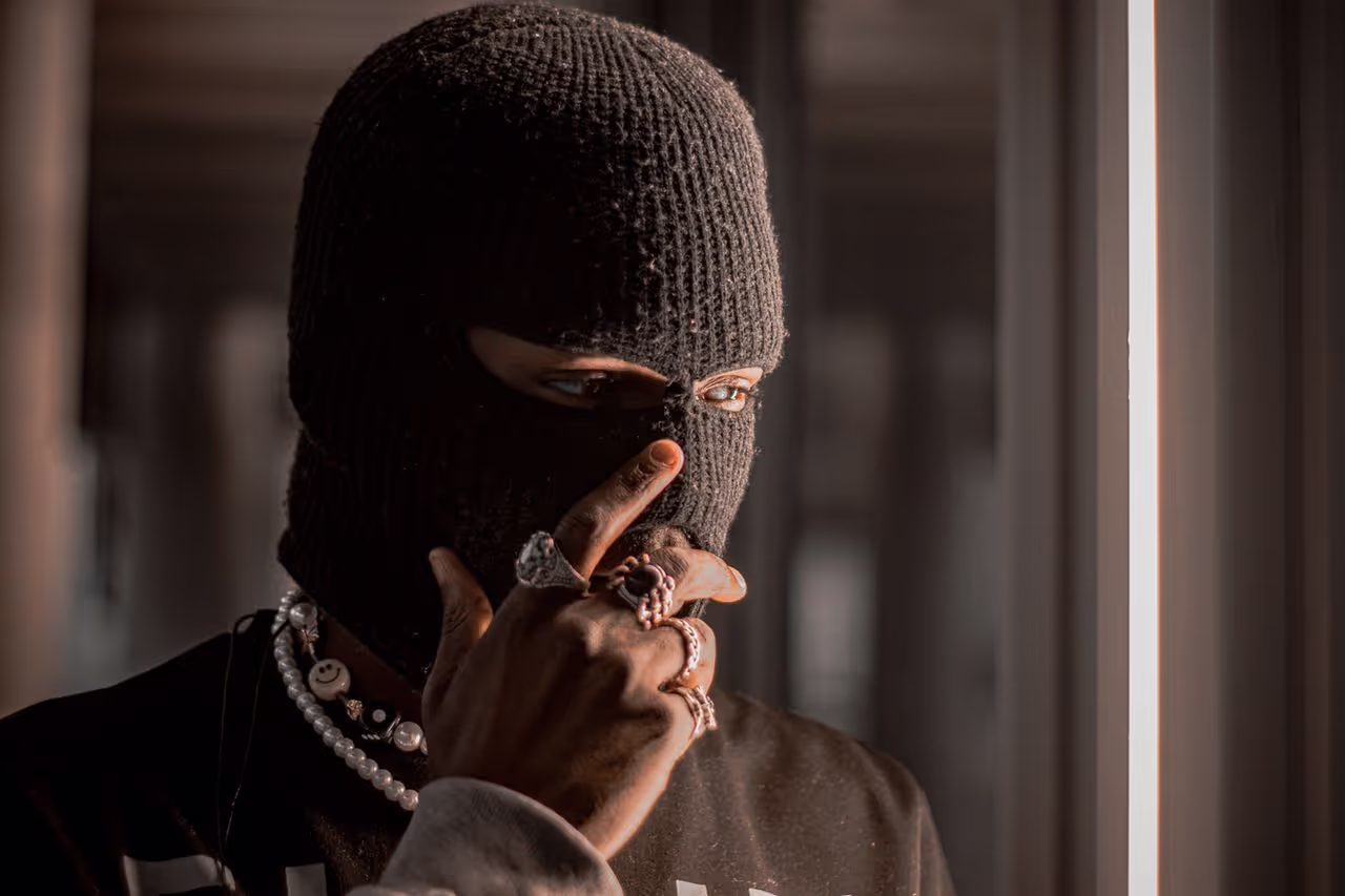 a thief stealing Jewelry a thief stealing Jewelry